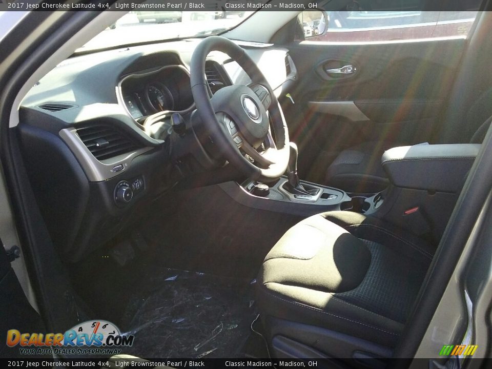 2017 Jeep Cherokee Latitude 4x4 Light Brownstone Pearl / Black Photo #4