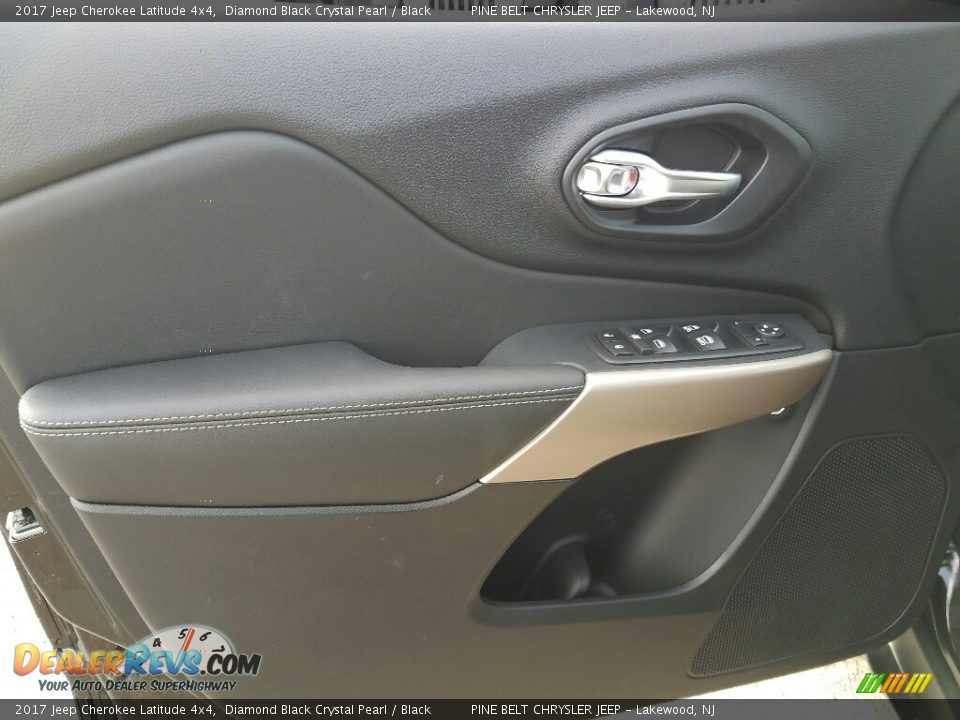 2017 Jeep Cherokee Latitude 4x4 Diamond Black Crystal Pearl / Black Photo #8