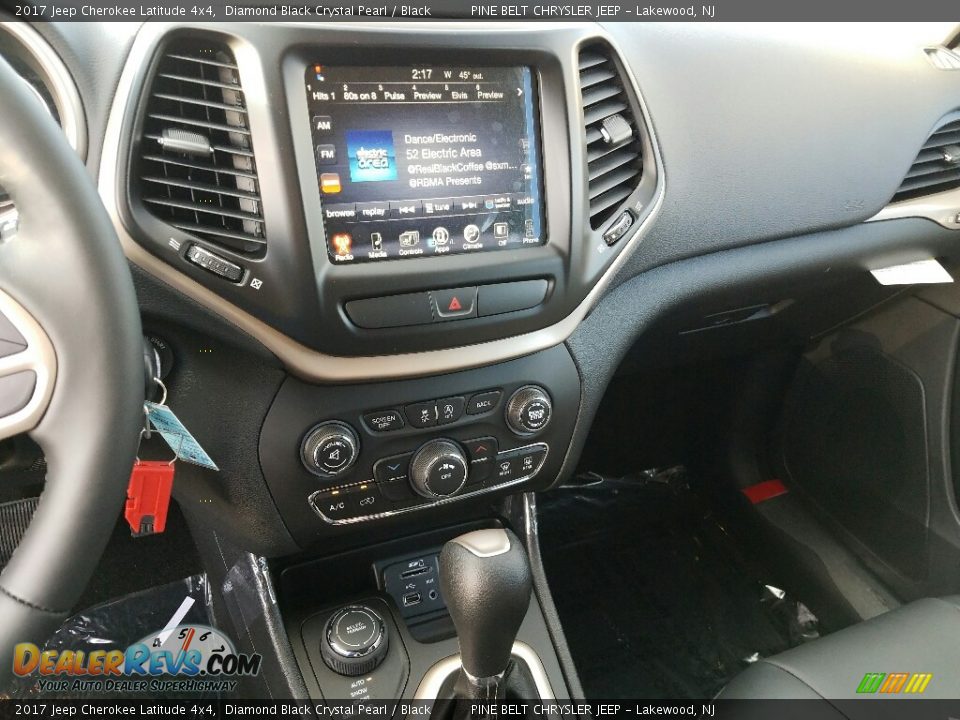 2017 Jeep Cherokee Latitude 4x4 Diamond Black Crystal Pearl / Black Photo #11