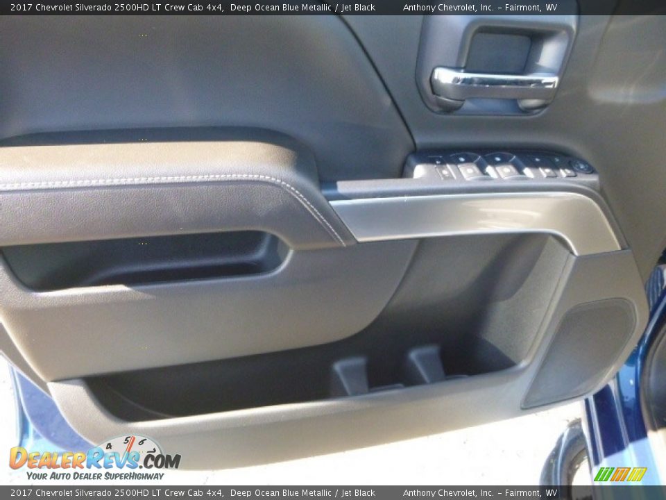 2017 Chevrolet Silverado 2500HD LT Crew Cab 4x4 Deep Ocean Blue Metallic / Jet Black Photo #10