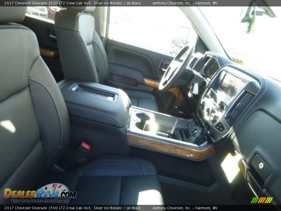 2017 Chevrolet Silverado 1500 LTZ Crew Cab 4x4 Silver Ice Metallic / Jet Black Photo #8