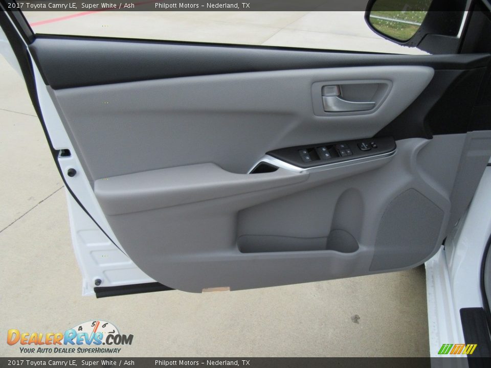 2017 Toyota Camry LE Super White / Ash Photo #19