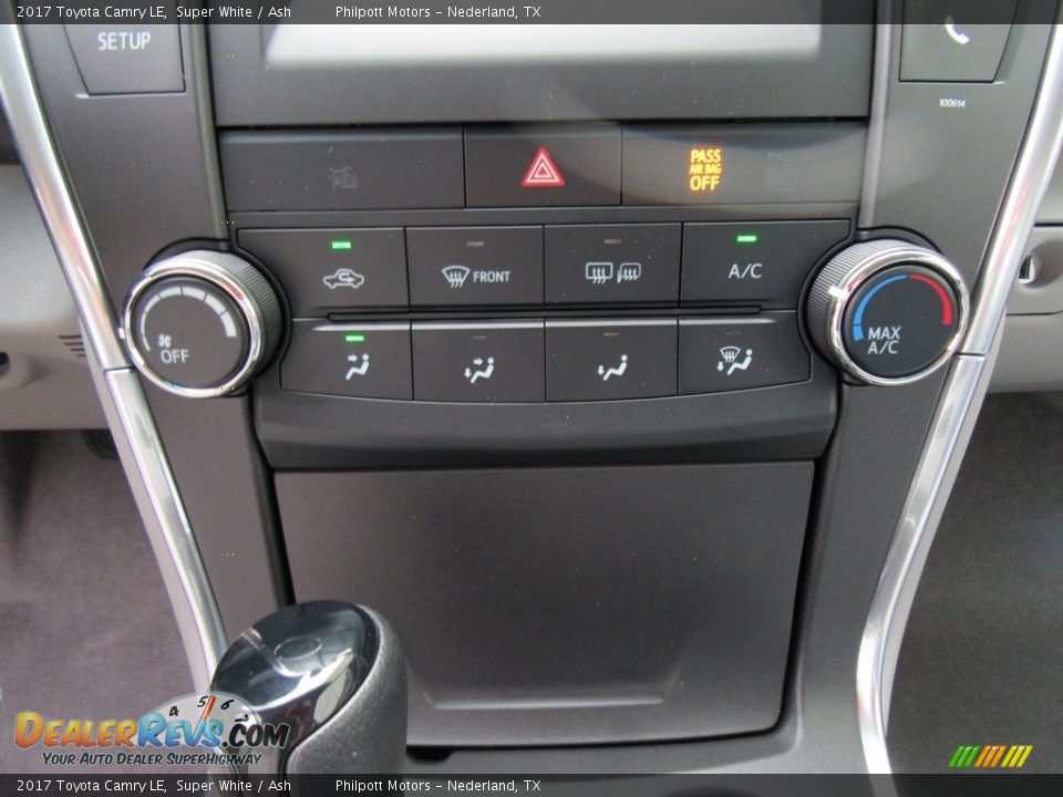 2017 Toyota Camry LE Super White / Ash Photo #26