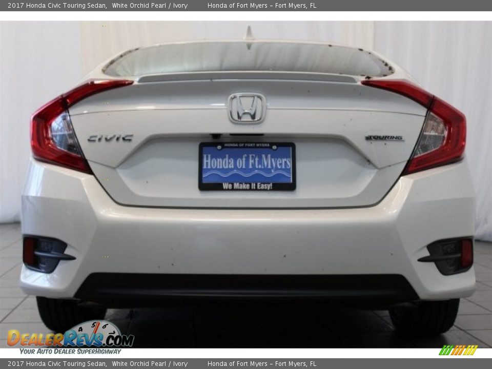 2017 Honda Civic Touring Sedan White Orchid Pearl / Ivory Photo #5