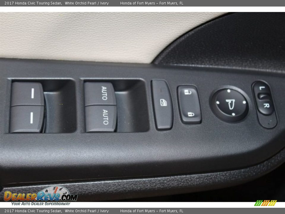2017 Honda Civic Touring Sedan White Orchid Pearl / Ivory Photo #7