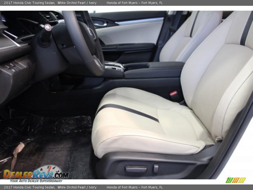 2017 Honda Civic Touring Sedan White Orchid Pearl / Ivory Photo #8