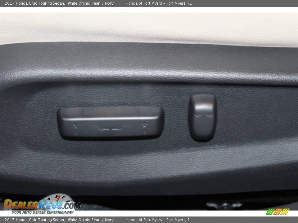 2017 Honda Civic Touring Sedan White Orchid Pearl / Ivory Photo #9