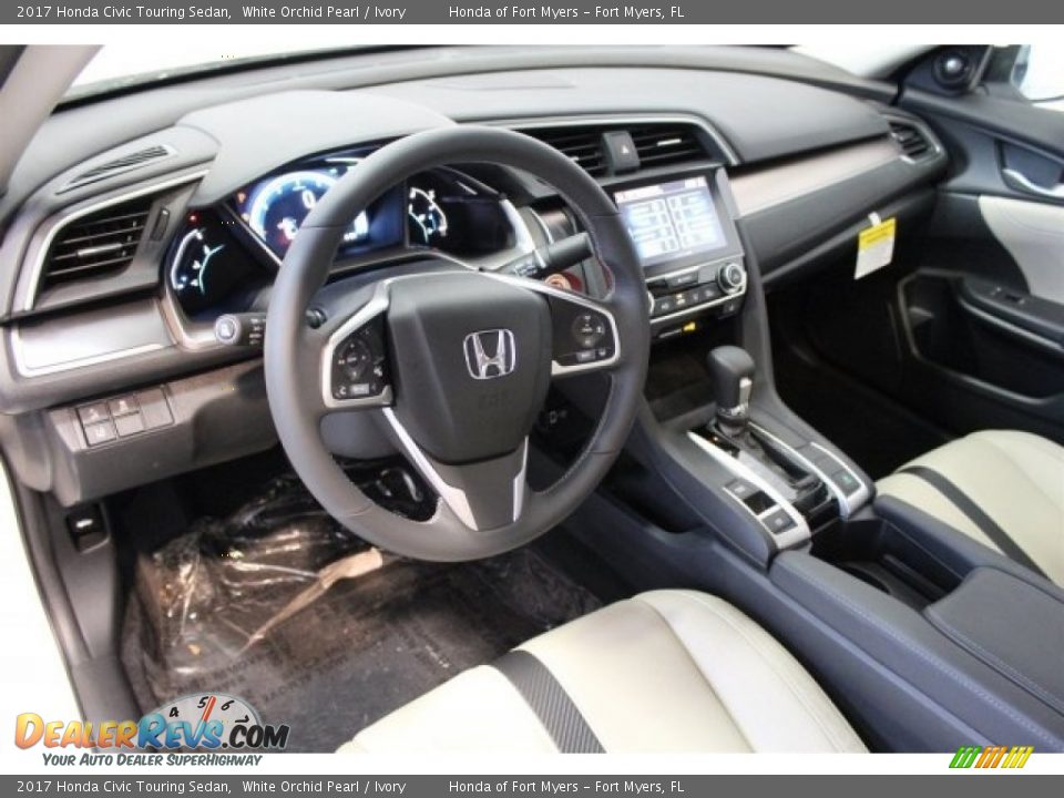 2017 Honda Civic Touring Sedan White Orchid Pearl / Ivory Photo #10
