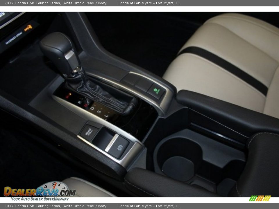 2017 Honda Civic Touring Sedan White Orchid Pearl / Ivory Photo #19