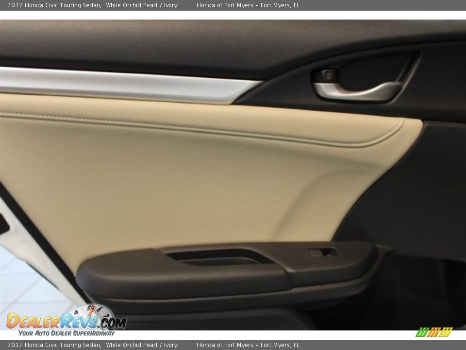 2017 Honda Civic Touring Sedan White Orchid Pearl / Ivory Photo #22