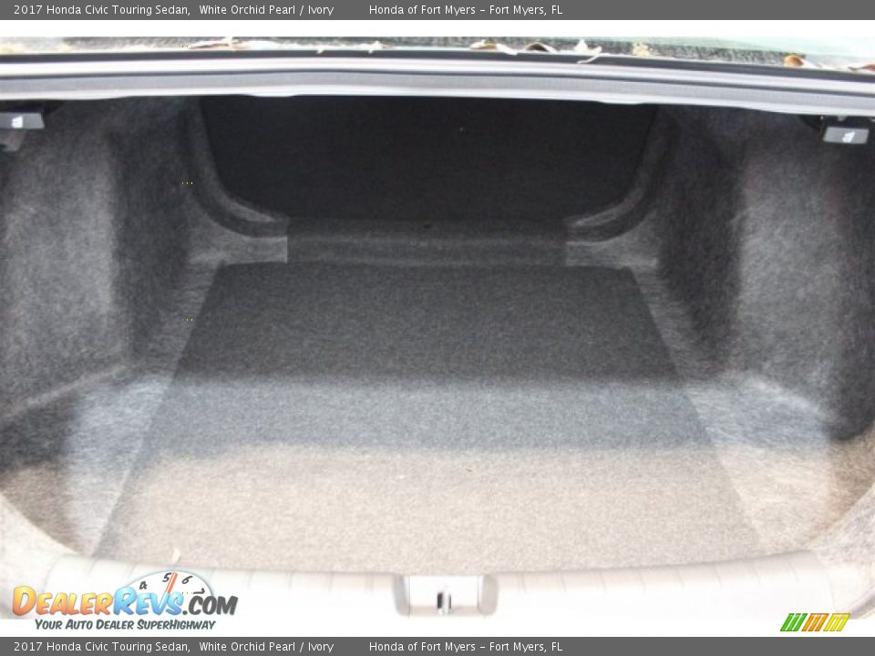 2017 Honda Civic Touring Sedan White Orchid Pearl / Ivory Photo #24