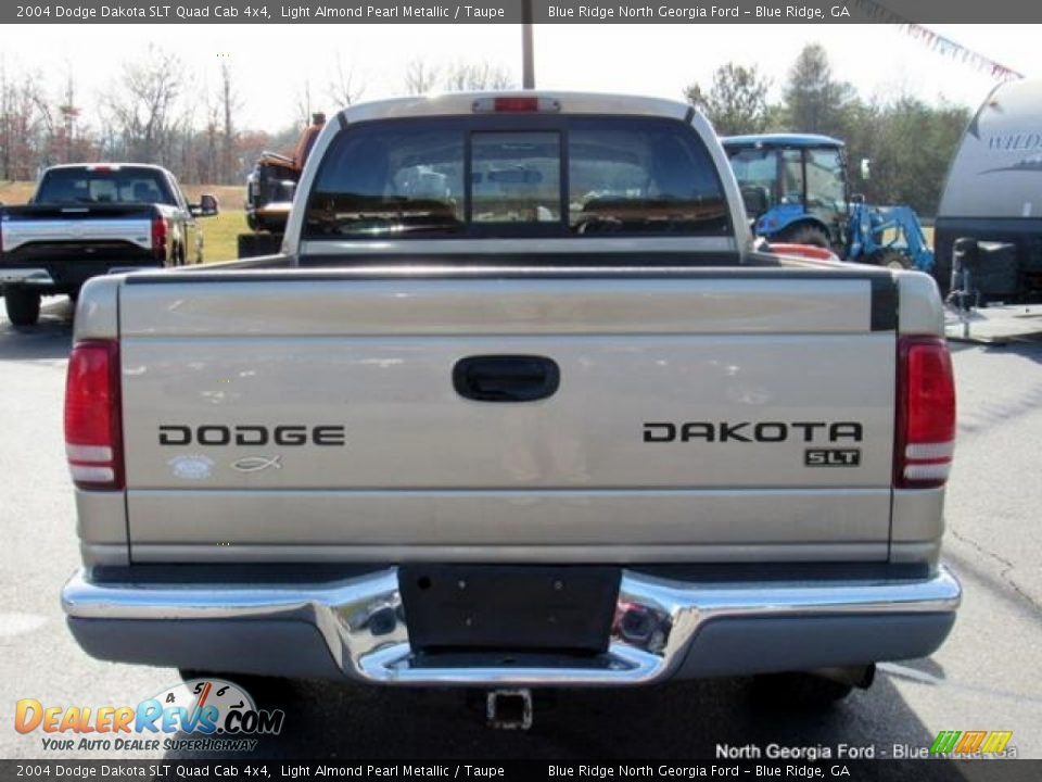 2004 Dodge Dakota SLT Quad Cab 4x4 Light Almond Pearl Metallic / Taupe Photo #4