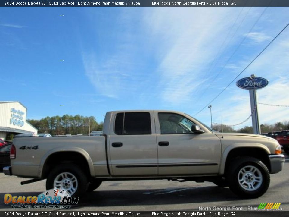 2004 Dodge Dakota SLT Quad Cab 4x4 Light Almond Pearl Metallic / Taupe Photo #6