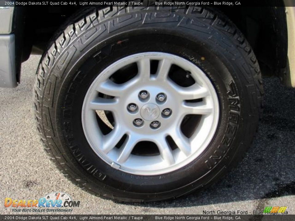 2004 Dodge Dakota SLT Quad Cab 4x4 Light Almond Pearl Metallic / Taupe Photo #9