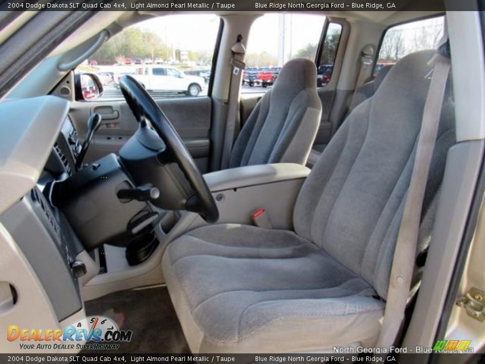 2004 Dodge Dakota SLT Quad Cab 4x4 Light Almond Pearl Metallic / Taupe Photo #12