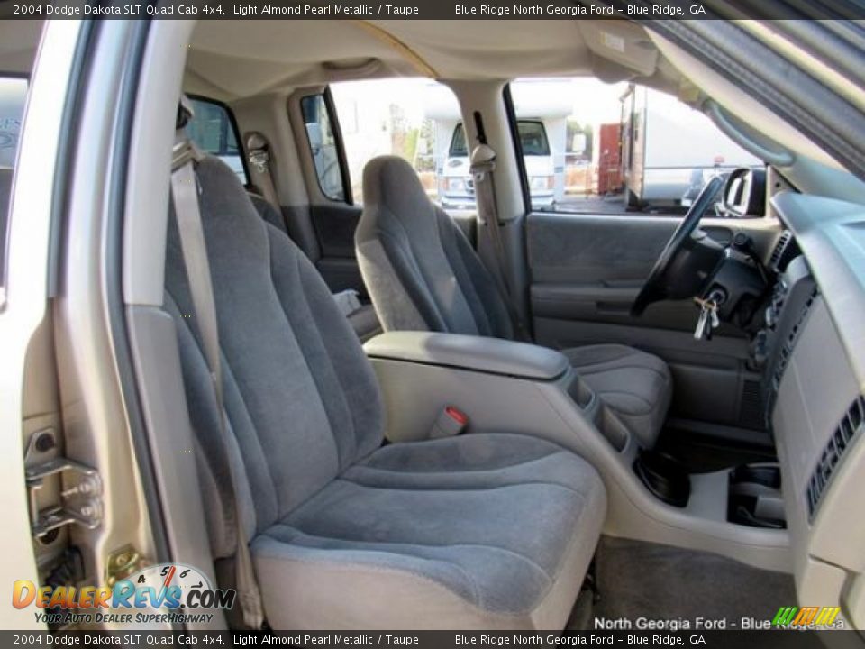 2004 Dodge Dakota SLT Quad Cab 4x4 Light Almond Pearl Metallic / Taupe Photo #13