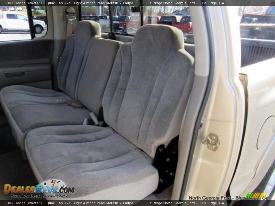 2004 Dodge Dakota SLT Quad Cab 4x4 Light Almond Pearl Metallic / Taupe Photo #14