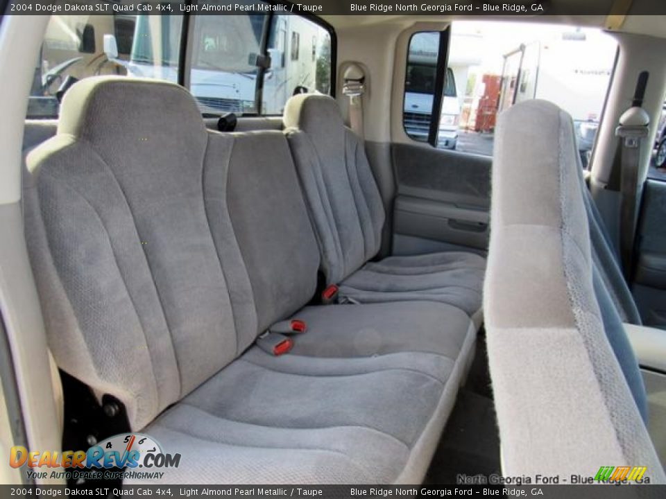 2004 Dodge Dakota SLT Quad Cab 4x4 Light Almond Pearl Metallic / Taupe Photo #15