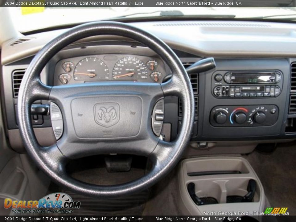 2004 Dodge Dakota SLT Quad Cab 4x4 Light Almond Pearl Metallic / Taupe Photo #17