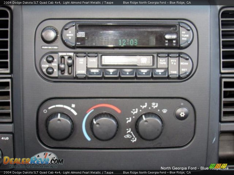 2004 Dodge Dakota SLT Quad Cab 4x4 Light Almond Pearl Metallic / Taupe Photo #21