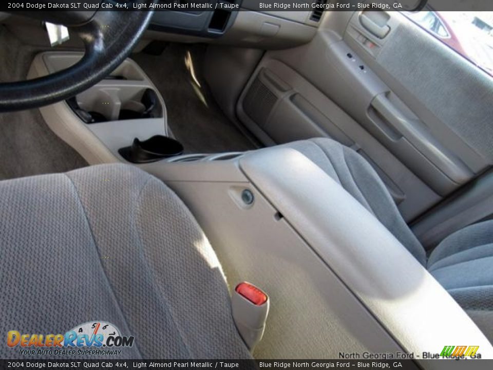 2004 Dodge Dakota SLT Quad Cab 4x4 Light Almond Pearl Metallic / Taupe Photo #22