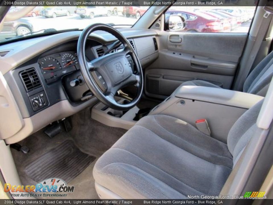 2004 Dodge Dakota SLT Quad Cab 4x4 Light Almond Pearl Metallic / Taupe Photo #25