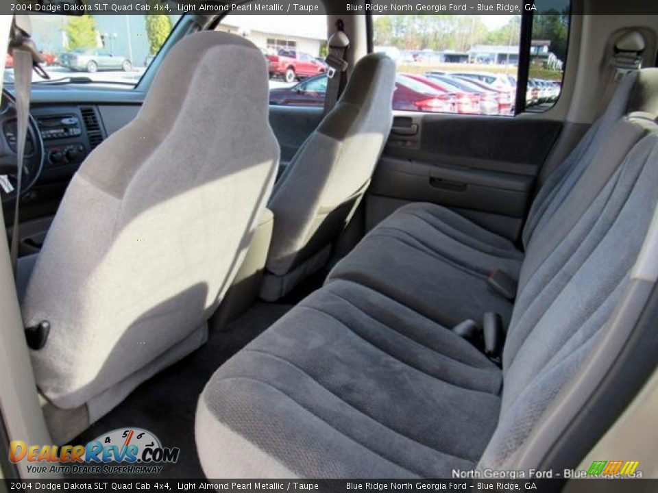 2004 Dodge Dakota SLT Quad Cab 4x4 Light Almond Pearl Metallic / Taupe Photo #27