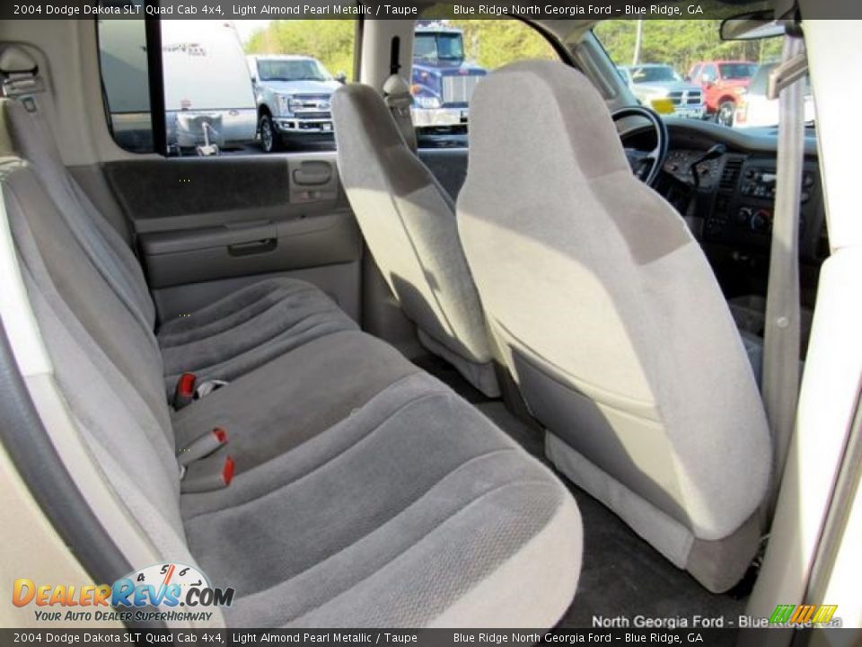 2004 Dodge Dakota SLT Quad Cab 4x4 Light Almond Pearl Metallic / Taupe Photo #28
