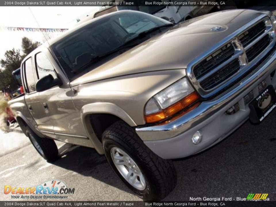 2004 Dodge Dakota SLT Quad Cab 4x4 Light Almond Pearl Metallic / Taupe Photo #30