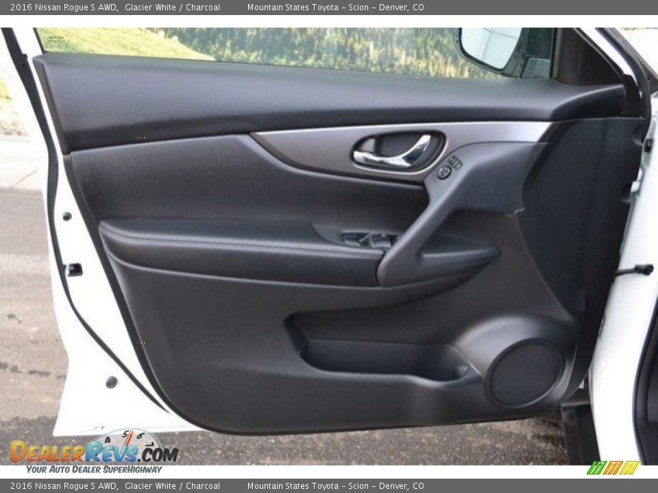 2016 Nissan Rogue S AWD Glacier White / Charcoal Photo #24