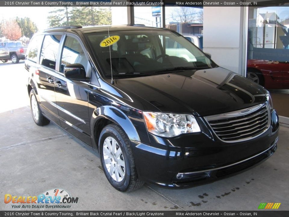 2016 Chrysler Town & Country Touring Brilliant Black Crystal Pearl / Black/Light Graystone Photo #1