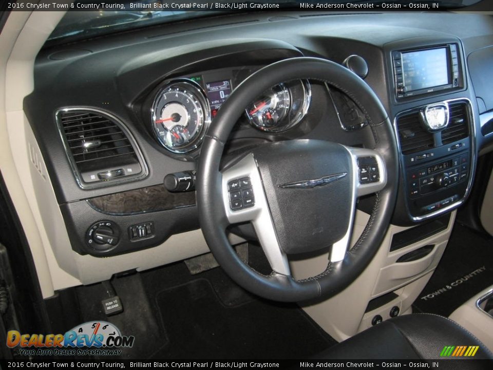 2016 Chrysler Town & Country Touring Brilliant Black Crystal Pearl / Black/Light Graystone Photo #7