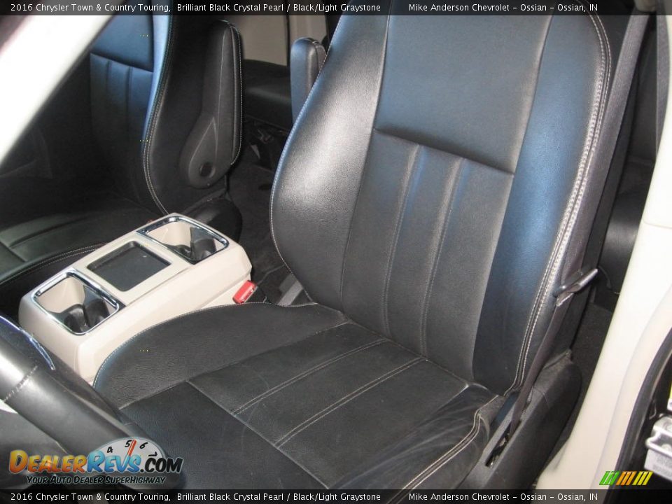 2016 Chrysler Town & Country Touring Brilliant Black Crystal Pearl / Black/Light Graystone Photo #8