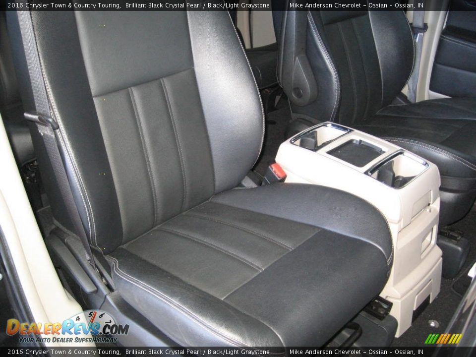 2016 Chrysler Town & Country Touring Brilliant Black Crystal Pearl / Black/Light Graystone Photo #11