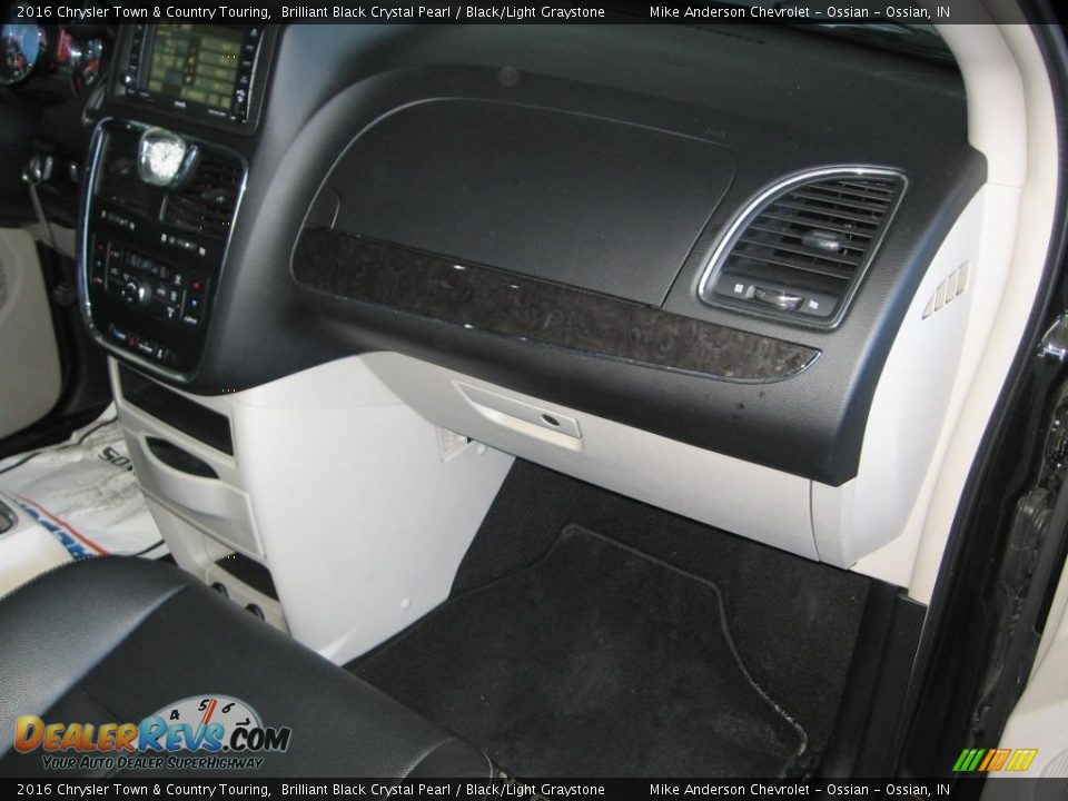 2016 Chrysler Town & Country Touring Brilliant Black Crystal Pearl / Black/Light Graystone Photo #12