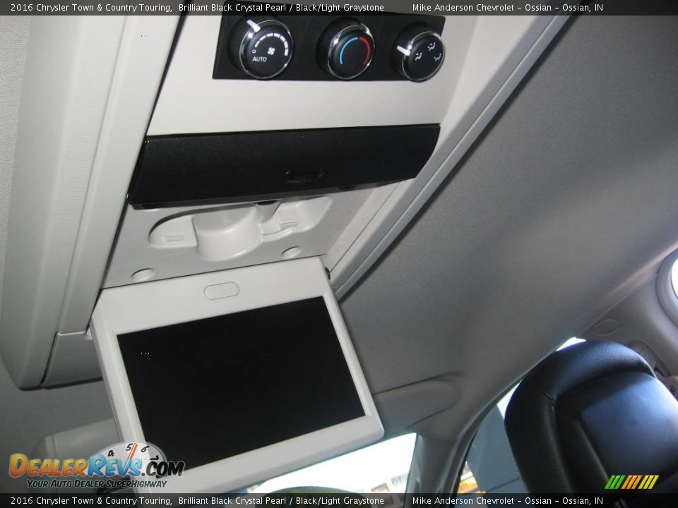 2016 Chrysler Town & Country Touring Brilliant Black Crystal Pearl / Black/Light Graystone Photo #14