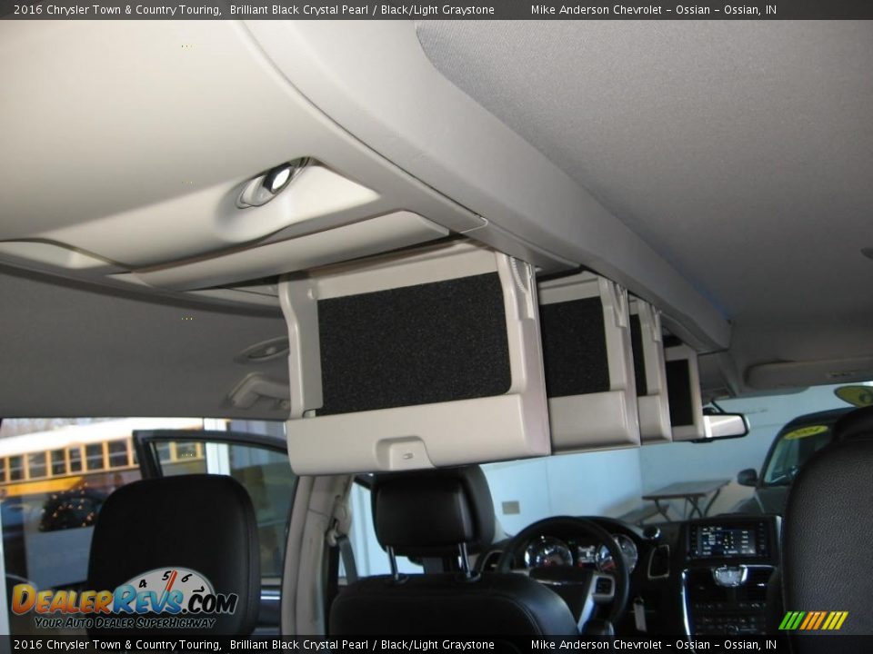 2016 Chrysler Town & Country Touring Brilliant Black Crystal Pearl / Black/Light Graystone Photo #15