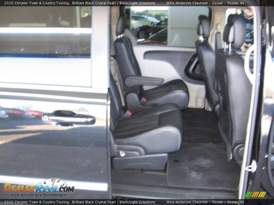 2016 Chrysler Town & Country Touring Brilliant Black Crystal Pearl / Black/Light Graystone Photo #16