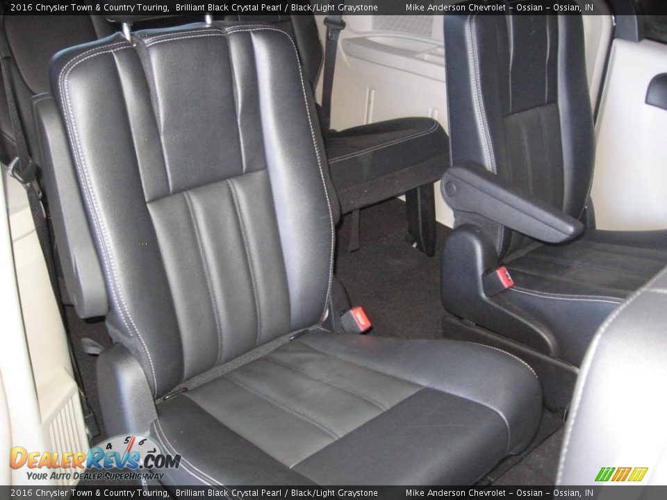 2016 Chrysler Town & Country Touring Brilliant Black Crystal Pearl / Black/Light Graystone Photo #17