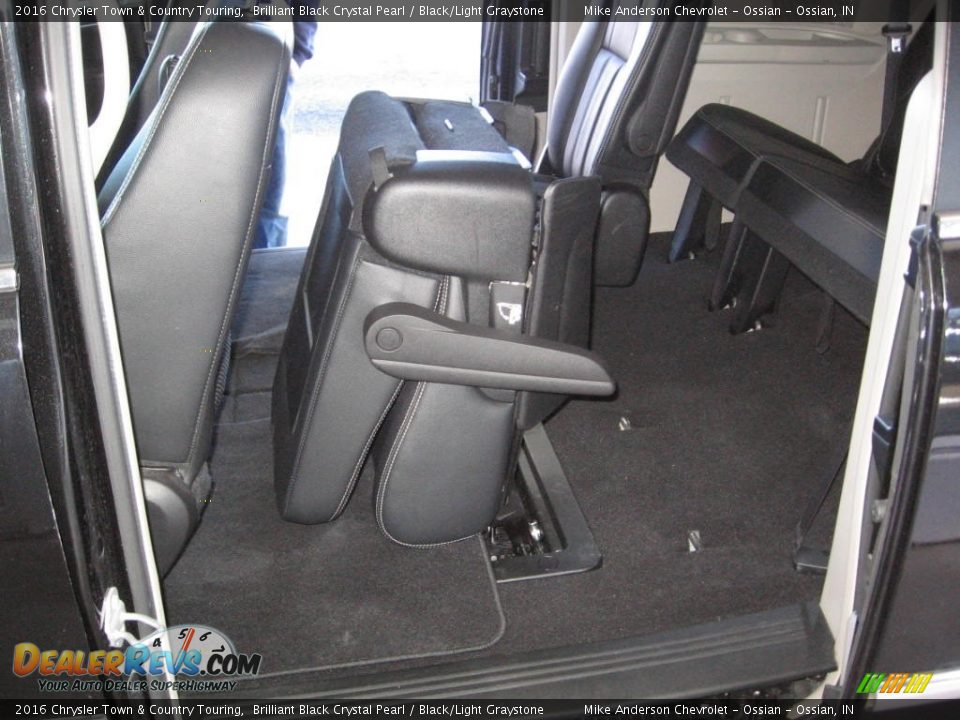 2016 Chrysler Town & Country Touring Brilliant Black Crystal Pearl / Black/Light Graystone Photo #20