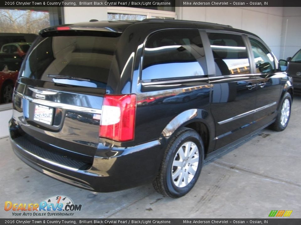 2016 Chrysler Town & Country Touring Brilliant Black Crystal Pearl / Black/Light Graystone Photo #25