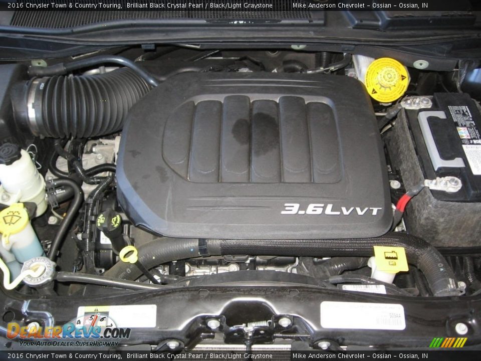 2016 Chrysler Town & Country Touring Brilliant Black Crystal Pearl / Black/Light Graystone Photo #30