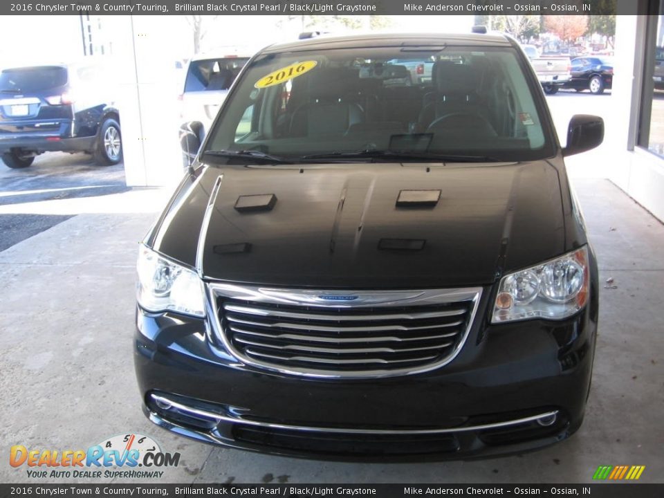 2016 Chrysler Town & Country Touring Brilliant Black Crystal Pearl / Black/Light Graystone Photo #31