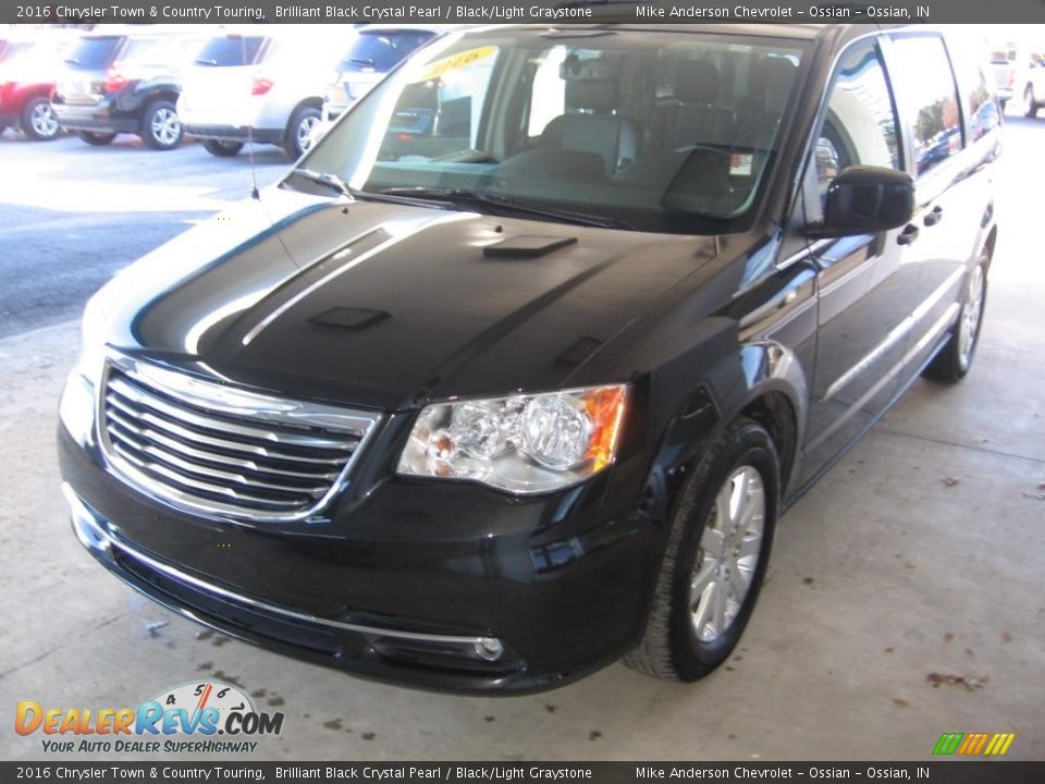2016 Chrysler Town & Country Touring Brilliant Black Crystal Pearl / Black/Light Graystone Photo #32
