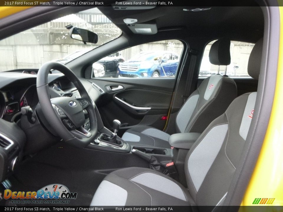 Charcoal Black Interior - 2017 Ford Focus ST Hatch Photo #11