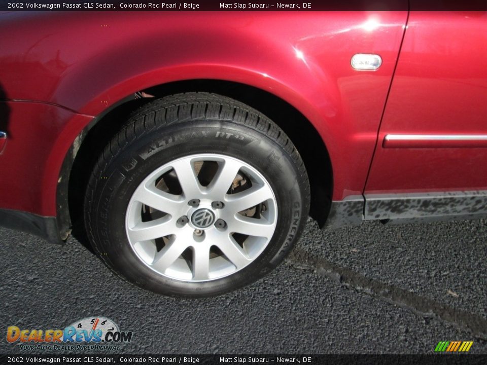 2002 Volkswagen Passat GLS Sedan Colorado Red Pearl / Beige Photo #22