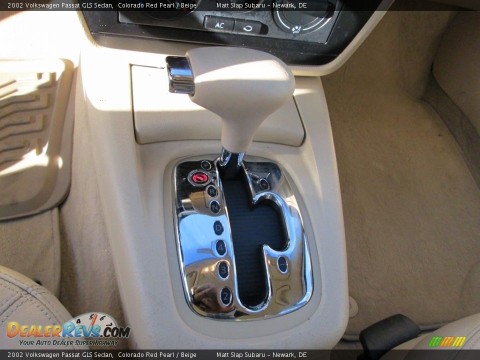 2002 Volkswagen Passat GLS Sedan Colorado Red Pearl / Beige Photo #28