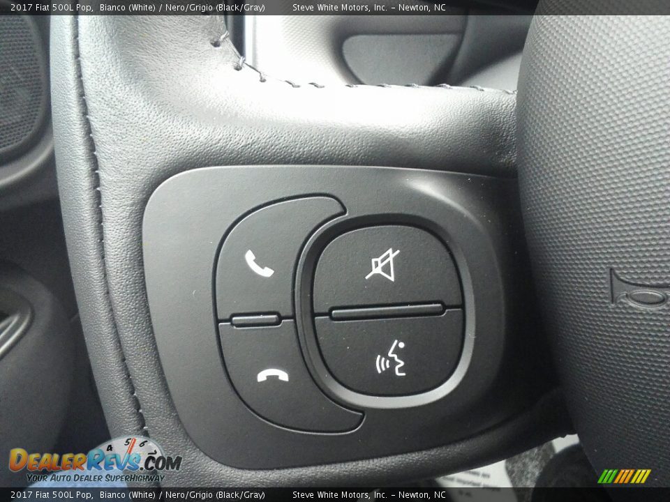 Controls of 2017 Fiat 500L Pop Photo #17