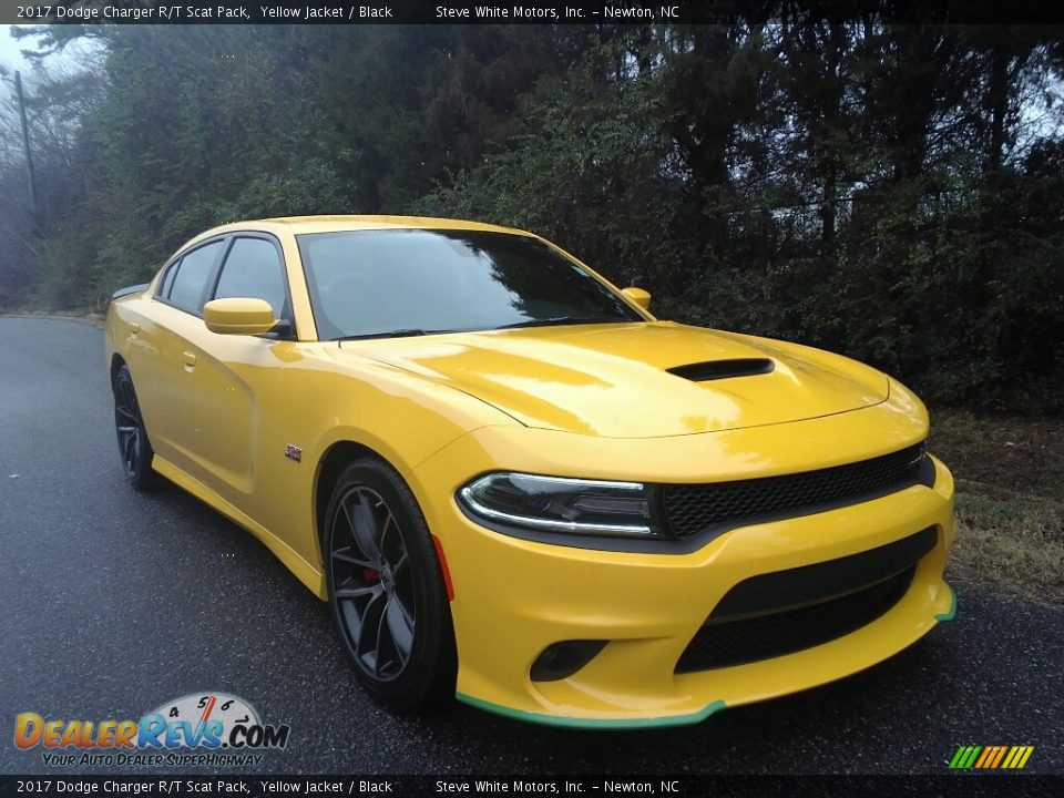 Front 3/4 View of 2017 Dodge Charger R/T Scat Pack Photo #4