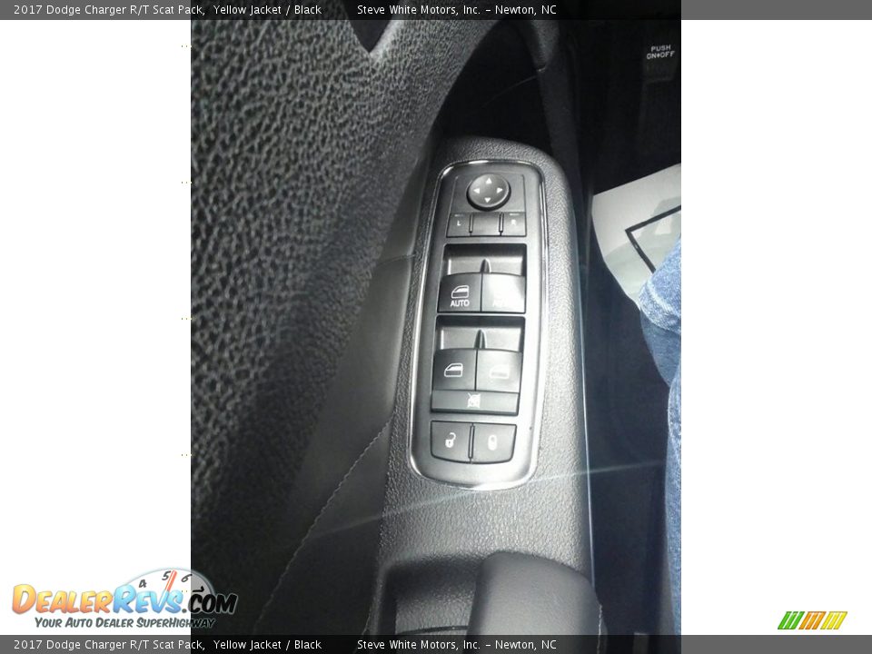 Controls of 2017 Dodge Charger R/T Scat Pack Photo #10